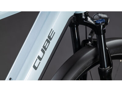 Cube Touring Hybrid One 600 click to zoom image