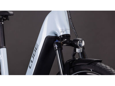 Cube Touring Hybrid One 600 click to zoom image